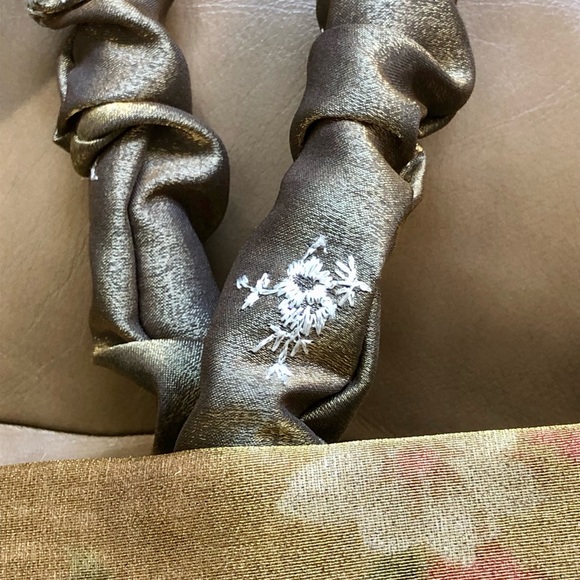 ✨Host Pick!✨ Silk evening bag in silk gauze with appliqué — rare and unique! - Picture 5 of 12